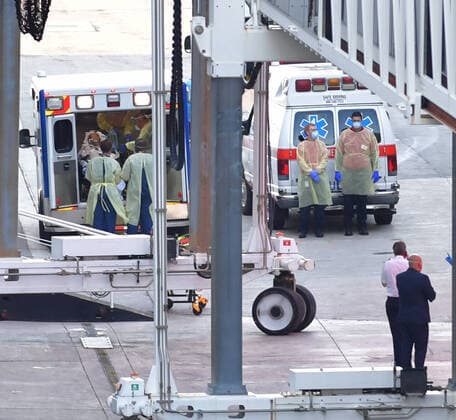 April 2, 2020, Fort Lauderdale, Florida, United States Of America: FORT LAUDERDALE, FL - APRIL 02: COVID-19 - Two Coronavirus-Impacted Cruise Ships the MS Zaandam and MS Rotterdam Cleared To Dock In Port everglades Florida with dead and sick aboard After Weeks At Sea. Seen here doctors remove the sick and the dead from the MS Zaandam on April 2, 2020 at Port Everglades in Fort Lauderdale, Florida..People: MS Zaandam Fort Lauderdale United States Of America - ZUMAn287 20200402_zaa_n287_061 Copyright: xSMGx