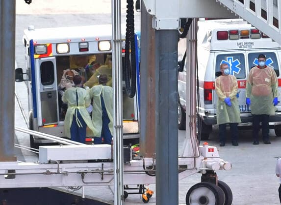 April 2, 2020, Fort Lauderdale, Florida, United States Of America: FORT LAUDERDALE, FL - APRIL 02: COVID-19 - Two Coronavirus-Impacted Cruise Ships the MS Zaandam and MS Rotterdam Cleared To Dock In Port everglades Florida with dead and sick aboard After Weeks At Sea. Seen here doctors remove the sick and the dead from the MS Zaandam on April 2, 2020 at Port Everglades in Fort Lauderdale, Florida..People: MS Zaandam Fort Lauderdale United States Of America - ZUMAn287 20200402_zaa_n287_067 Copyright: xSMGx