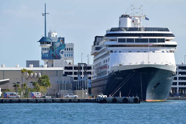April 2, 2020, Fort Lauderdale, Florida, United States Of America: FORT LAUDERDALE, FL - APRIL 02: COVID-19 - Two Coronavirus-Impacted Cruise Ships the MS Zaandam and MS Rotterdam Cleared To Dock In Port everglades Florida with dead and sick aboard After Weeks At Sea. Seen here doctors remove the sick and the dead from the MS Zaandam on April 2, 2020 at Port Everglades in Fort Lauderdale, Florida..People: MS Zaandam Fort Lauderdale United States Of America - ZUMAn287 20200402_zaa_n287_193 Copyright: xSMGx