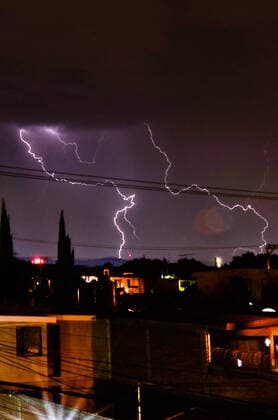 April 2, 2020: April 02, 2020. Cuautitlan Izcalli, stete of Mexico. Lightning night in some parts of the state of Mexico, being on the ninth day of phase 2 by COVID-19 coronavirus in Mexico..PHOTO: OMAR LOPEZ - ZUMAl109 20200402_zap_l109_002 Copyright: xOmarxLopezx
