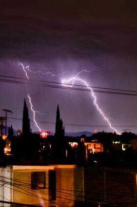 April 2, 2020: April 02, 2020. Cuautitlan Izcalli, stete of Mexico. Lightning night in some parts of the state of Mexico, being on the ninth day of phase 2 by COVID-19 coronavirus in Mexico..PHOTO: OMAR LOPEZ - ZUMAl109 20200402_zap_l109_003 Copyright: xOmarxLopezx
