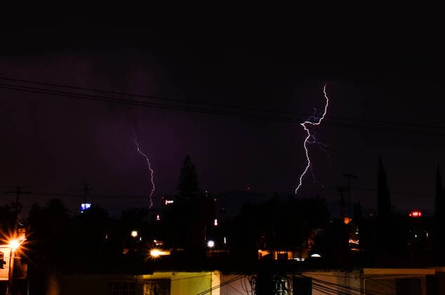 April 2, 2020: April 02, 2020. Cuautitlan Izcalli, stete of Mexico. Lightning night in some parts of the state of Mexico, being on the ninth day of phase 2 by COVID-19 coronavirus in Mexico..PHOTO: OMAR LOPEZ - ZUMAl109 20200402_zap_l109_005 Copyright: xOmarxLopezx
