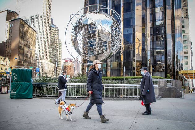 April 1, 2020, New York, NEW YORK, EUA: Movement of people wearing masks in Central Park during the Coronovirus COVID-19 pandemic in the United States. New York USA - ZUMAc233 20200401_zsp_c233_089 Copyright: xVanessaxCarvalhox