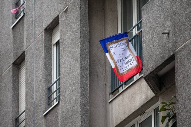 (200403) -- PARIS, April 3, 2020 (Xinhua) -- A poster reading Tribute to all medical personnel. Thank you is seen outside a window in Paris, France, April 2, 2020. French hospitals registered a one-day loss of 471 coronavirus patients, taking the total to 4,503, while some 900 dependant elder people living at nursing homes had died of the virus since the epidemic began, a health official said on Thursday. In total, 59,105 people had tested positive for the virus, up by 2,116 in one day, versus an increase of 4,861 on Wednesday, said Director General of Health Jerome Salomon at the daily conference on the epidemic. (Photo by Aurelien Morissard Xinhua) FRANCE-PARIS-COVID-19 