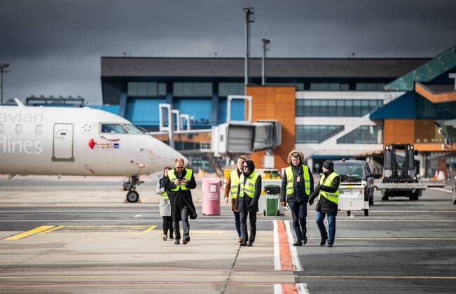02.04.2020, Tallinn. Hiinast joudis transpordilennukiga Tallinna lennujaama 2,6 miljonit isikukaitsevahendit. A joint Estonian-Latvian order of 2.6 million pieces of personal protective equipment arrived in Tallinn from Shanghai, China. FOTO: MADIS VELTMAN POSTIMEES TALLINN HARJUMAA ESTONIA  Copyright: xMadisxVeltmanx