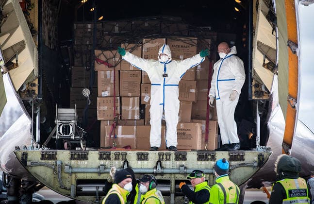 02.04.2020, Tallinn. Hiinast joudis transpordilennukiga Tallinna lennujaama 2,6 miljonit isikukaitsevahendit. A joint Estonian-Latvian order of 2.6 million pieces of personal protective equipment arrived in Tallinn from Shanghai, China. FOTO: MADIS VELTMAN POSTIMEES TALLINN HARJUMAA ESTONIA  Copyright: xMadisxVeltmanx