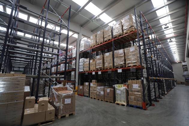View of the Food Bank of Madrid warehouse in Alcala de Henares, Madrid, Spain, 03 April 20202. The Food Bank of Madrid is still working, despite the coronavirus crisis, to supply all those entities helping people in need. Spain faces the 20th consecutive day of mandatory home confinement in a bid to slow down the spread of the pandemic COVID-19 disease caused by the SARS-CoV-2 coronavirus. Coronavirus in Spain !ACHTUNG: NUR REDAKTIONELLE NUTZUNG!  Copyright: xJuanJoxMartínx GRAF5059 20200403-637215054674283787