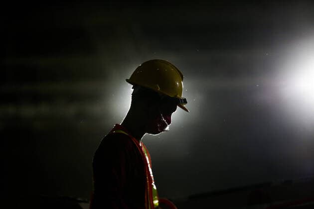 (200403) -- MANILA, April 3, 2020 -- A construction worker wearing a face mask works at the Rizal Memorial Coliseum which is being converted into a quarantine spot to contain the spread of novel coronavirus in Manila, the Philippines on April 3, 2020. ) PHILIPPINES-MANILA-COVID-19-QUARANTINE CENTER-CONVERSION ROUELLExUMALI 