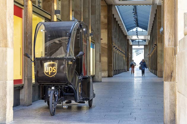 DEU, Germany, Baden Württemberg, Stuttgart, 03 04 2020 loads pedelecs UPS couriers deliver by electric load bike