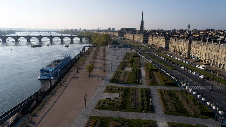 quai douane NEWS : Covid 19 Coronavirus en France - Bordeaux - 02 04 2020 marcdeTienda Panoramic 