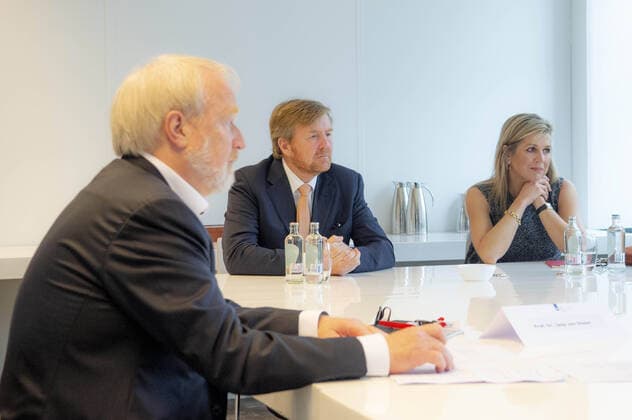 03-04-2020 Bilthoven Queen Maxima and King Willem-Alexander visited the RIVM, National Institute for Public Health and the Environment, in the context of the coronavirus (Covid-19) in Bilthoven. Meeting with the Outbreak Management Team and Jaap van Dissel and Hans Brug of Het Rijksinstituut voor Volksgezondheid en Milieu.  Copyright: xPPEx