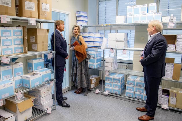 03-04-2020 Bilthoven Queen Maxima and King Willem-Alexander visited the RIVM, National Institute for Public Health and the Environment, in the context of the coronavirus (Covid-19) in Bilthoven. Meeting with the Outbreak Management Team and Jaap van Dissel and Hans Brug of Het Rijksinstituut voor Volksgezondheid en Milieu.  Copyright: xPPEx