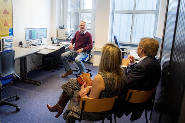 03-04-2020 Bilthoven Queen Maxima and King Willem-Alexander visited the RIVM, National Institute for Public Health and the Environment, in the context of the coronavirus (Covid-19) in Bilthoven. Meeting with the Outbreak Management Team and Jaap van Dissel and Hans Brug of Het Rijksinstituut voor Volksgezondheid en Milieu.  Copyright: xPPEx