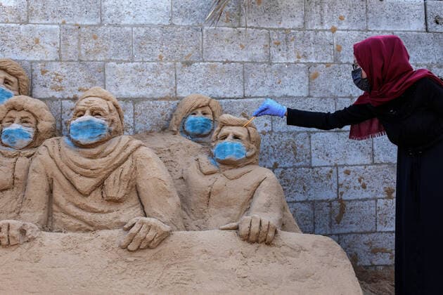 April 3, 2020, Gaza City, Gaza Strip, Palestinian Territory: A Palestinian artist Rana el-Ramlawi, 23, creates a sand sculpture stay home during awareness campaign about the spread of coronavirus disease (COVID-19), at her house Gaza city, on April 3, 2020. The United Nations has warned that a COVID-19 outbreak in Gaza could be disastrous, given the high poverty rates and weak health system in the coastal strip under Israeli blockade since 2007. Authorities in Gaza have said that more than 2,700 Palestinians are in home-isolation, mostly people who had returned from Egypt Gaza City Palestinian Territory - ZUMAap3_ 20200403_zaf_ap3_043 Copyright: xMahmoudxAjjourx