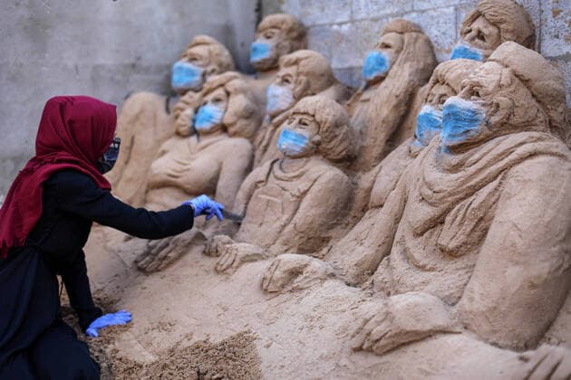 April 3, 2020, Gaza City, Gaza Strip, Palestinian Territory: A Palestinian artist Rana el-Ramlawi, 23, creates a sand sculpture stay home during awareness campaign about the spread of coronavirus disease (COVID-19), at her house Gaza city, on April 3, 2020. The United Nations has warned that a COVID-19 outbreak in Gaza could be disastrous, given the high poverty rates and weak health system in the coastal strip under Israeli blockade since 2007. Authorities in Gaza have said that more than 2,700 Palestinians are in home-isolation, mostly people who had returned from Egypt Gaza City Palestinian Territory - ZUMAap3_ 20200403_zaf_ap3_050 Copyright: xMahmoudxAjjourx