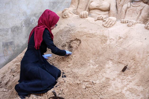 April 3, 2020, Gaza City, Gaza Strip, Palestinian Territory: A Palestinian artist Rana el-Ramlawi, 23, creates a sand sculpture stay home during awareness campaign about the spread of coronavirus disease (COVID-19), at her house Gaza city, on April 3, 2020. The United Nations has warned that a COVID-19 outbreak in Gaza could be disastrous, given the high poverty rates and weak health system in the coastal strip under Israeli blockade since 2007. Authorities in Gaza have said that more than 2,700 Palestinians are in home-isolation, mostly people who had returned from Egypt Gaza City Palestinian Territory - ZUMAap3_ 20200403_zaf_ap3_051 Copyright: xMahmoudxAjjourx