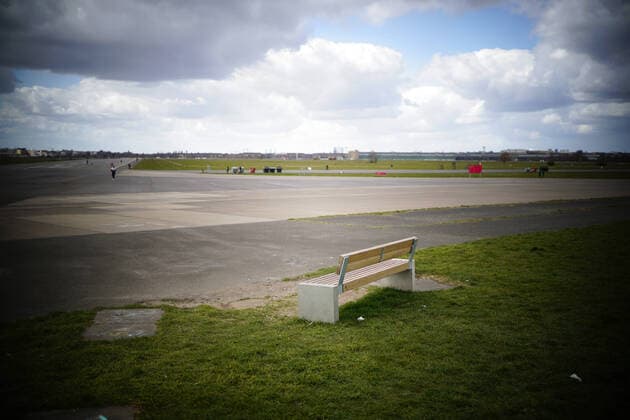 03 04 2020,Berlin,Germany,GER,the city in times of the Corona Pandemic,a park bench, Tempelhofer Feld