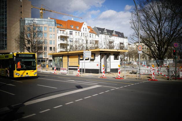 03 04 2020,Berlin,Germany,GER,the city in times of the corona pandemic, Redesign of Olivaer Platz in the district of Wilmersdorf near Kurfürstendamm
