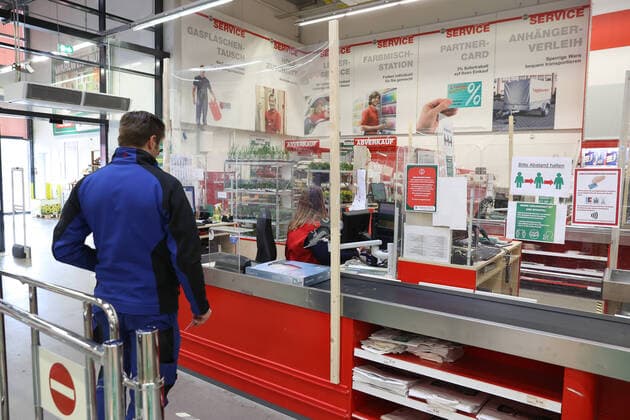 Hanover, from Saturday 04 04 2020, the DIY stores open again, preparations for the rush, disinfection, disinfect,