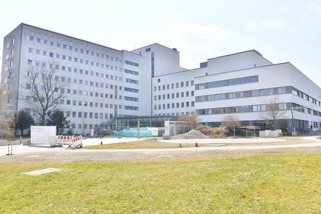 Helios Klinik München West Geschlossen wegen Corona (Covid 19) Vorfälle Patienten ausserhalb der Intensivstadion positiv getesten Wie auch Klinikpersonal Corona Virus München 03. April 2020