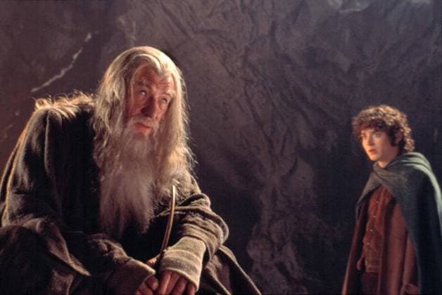 THE LORD OF THE RINGS: THE FELLOWSHIP OF THE RING, Ian McKellen, Elijah Wood, 2001 Warner Bros Courtesy Everett Collection !ACHTUNG AUFNAHMEDATUM GESCHÃ„TZT! PUBLICATIONXNOTxINxCANxCHNxFRAxITAxJPNxNORxPOLxRUSxESPxUKxUSA Copyright: xWarnerxBros CourtesyxEverettxCollectionx MSDLOOF EC041