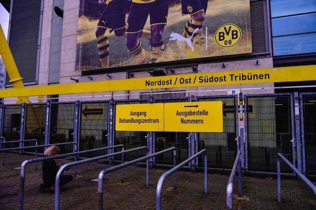 SIGNAL IDUNA PARK to become a corona treatment centre on 3 April 2020 in Dortmund Football Bundesliga team Borussia Dortmund is making Germanys largest football stadium available for the fight against the corona virus From tomorrow, the focus in the area of the north stand at SIGNAL IDUNA PARK xMNJPGx