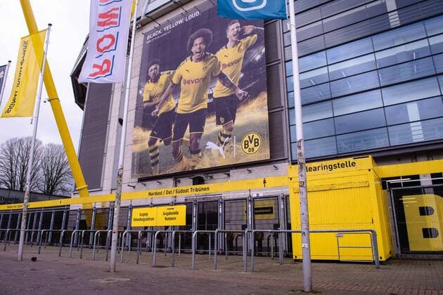 SIGNAL IDUNA PARK to become a corona treatment centre on 3 April 2020 in Dortmund Football Bundesliga team Borussia Dortmund is making Germanys largest football stadium available for the fight against the corona virus From tomorrow, the focus in the area of the north stand at SIGNAL IDUNA PARK xMNJPGx