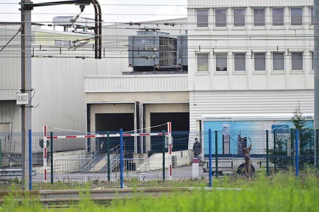 Un Entrepot Refrigere du Marche de Rungis MIN va etre requisitionne pour faire face a la mortalite hors norme causee par le COVID19 NEWS : COVID19 - Paris - 03 04 2020 JBAutissier Panoramic 