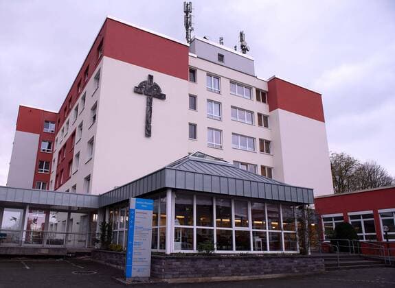 Jochen Klepper House Residential complex for the elderly on 03 04 2020 in Menden After an 83-year-old man, an 87-year-old resident of the Jochen Klepper House has now died, who had been infected with the virus xMNJPGx