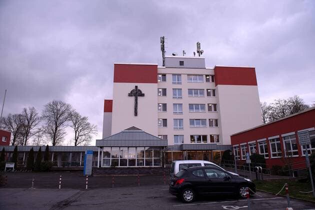 Jochen Klepper House Residential complex for the elderly on 03 04 2020 in Menden After an 83-year-old man, an 87-year-old resident of the Jochen Klepper House has now died, who had been infected with the virus xMNJPGx