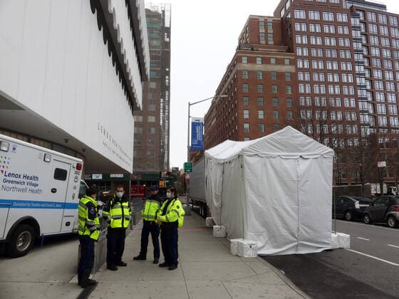 April 3, 2020, New York, New York, USA: Lenox Health Greenwich Village. Friday in New York during the COVID 19 pandemic..April 3, 2020 New York USA - ZUMAm57_ 20200403_zaf_m57_045 Copyright: xJohnxMarshallxMantelx