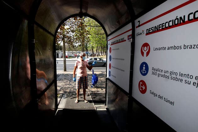 Santiago , April 3, 2020 The Municipality of Las Condes inaugurated a Sanitary Tunnel, which seeks to reduce the spread of the Coronavirus, is located in the Sector of the Dominicans Javier Salvo Aton Chile, Santiago Chile Aton 409765  Copyright: JAVIERxSALVO ATONCHILE