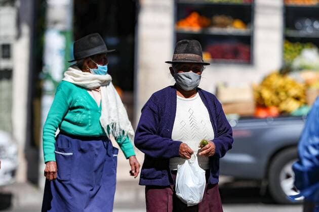 Citizens outside the Llano Chico parish waiting to buy agricultural products, in Quito, Ecuador, 03 April 2020. The number of deaths from coronavirus in Ecuador rose to 145, which represents 25 more deaths in the last 24 hours, according to official figures revealed this Friday. According to the report of the Ministry of Health, there are also 101 probable deceased by COVID-19 nationwide. 145 deaths from coronavirus and 101 more probable in Ecuador !ACHTUNG: NUR REDAKTIONELLE NUTZUNG!  Copyright: xJosexJacomex AME105 20200404-637215590000093936