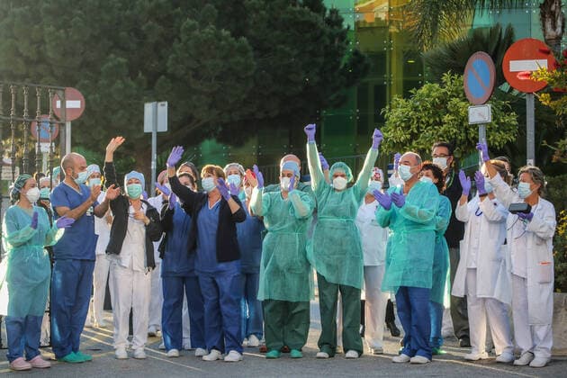 April 3, 2020: 3 April 2020 (Malaga ) All nurses and paramedics leave at 20 pm for their work in the fight against the Coronavirus health crisis outside the Malaga Regional Hospital.Police and ambulances joined the event. - ZUMAc161 20200403_zap_c161_012 Copyright: xLorenzoxCarnerox