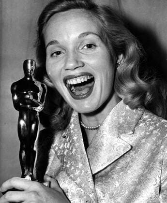 OSCARS: Beste Nebendarstellerin, PreistrÃ¤gerinnen 1951-1960 Eva Marie Saint with her Academy Award for ON THE WATERFRONT, 1954 Courtesy Everett Collection !ACHTUNG AUFNAHMEDATUM GESCHÃ„TZT! PUBLICATIONXNOTxINxCANxCHNxFRAxITAxJPNxNORxPOLxRUSxESPxUKxUSA Copyright: xCourtesyxEverettxCollectionx PBDEVMA EC001
