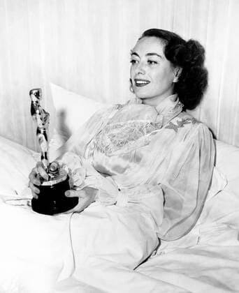 OSCARS. Beste Hauptdarstellerin. PreistrÃ¤gerinnen 1941-1950 Joan Crawford, in bed with her MILDRED PIERCE Oscar March 7, 1946 Courtesy Everett Collection !ACHTUNG AUFNAHMEDATUM GESCHÃ„TZT! PUBLICATIONXNOTxINxCANxCHNxFRAxITAxJPNxNORxPOLxRUSxESPxUKxUSA Copyright: xCourtesyxEverettxCollectionx PBDJOCR EC423