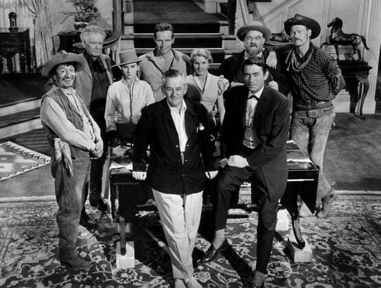 THE BIG COUNTRY, (l to r) Alfonso Bedoya, Charles Bickford, Jean Simmons, Charlton Heston, William Wyler, Carroll Baker, Gregory Peck, Burl Ives, Chuck Connors, 1958 Courtesy Everett Collection !ACHTUNG AUFNAHMEDATUM GESCHÃ„TZT! PUBLICATIONXNOTxINxCANxCHNxFRAxITAxJPNxNORxPOLxRUSxESPxUKxUSA Copyright: xCourtesyxEverettxCollectionx PBDWIWY EC017