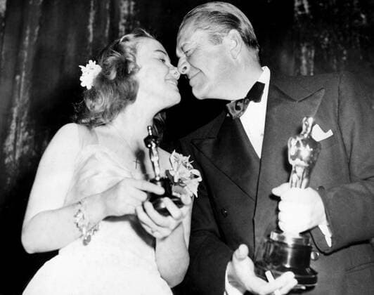 OSCARS. Bester Nebendarsteller. PreistrÃ¤ger 1941-1950 1945: PEGGY ANN GARNER special Oscar for most promising juvenile star with her A TREE GROWS IN BROOKLYN co-star JAMES DUNN Best Supporting Actor reunite by rubbing noses, 3 7 46 Courtesy Everett Collection !ACHTUNG AUFNAHMEDATUM GESCHÃ„TZT! PUBLICATIONXNOTxINxCANxCHNxFRAxITAxJPNxNORxPOLxRUSxESPxUKxUSA Copyright: xCourtesyxEverettxCollectionx SBDOSPI EC083