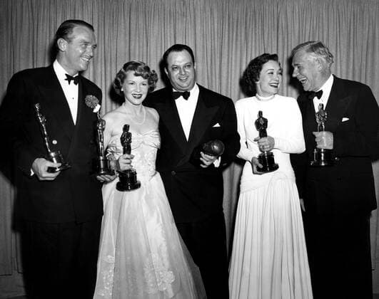 OSCARS. Beste Hauptdarstellerin. PreistrÃ¤gerinnen 1941-1950 1948: Best Actor LAURENCE OLIVIER Hamlet; accepted by DOUGLAS FAIRBANKS, JR. , Best Supporting Actress CLAIRE TREVOR Key Largo , producer JERRY WALD Irving Thalberg Memorial Award , Best Actress JANE WYMAN Johnny Belinda and Best Supporting Actor WALTER HUSTON THE TREASURE OF THE SIERRA MADRE , 3 27 49 Courtesy Everett Collection !ACHTUNG AUFNAHMEDATUM GESCHÃ„TZT! PUBLICATIONXNOTxINxCANxCHNxFRAxITAxJPNxNORxPOLxRUSxESPxUKxUSA Copyright: xCourtesyxEverettxCollectionx SBDOSPI EC108