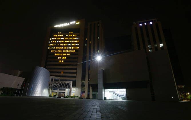 April 3, 2020, Valencia, Carabobo, Venezuela: April 03, 2020. The Hesperia hotel turned on the lights in its rooms to form a heart, to give hope to fight humanity against the Coronavirus pandemic, in the city of Valencia, Carabobo state. Photo: Valencia Venezuela - ZUMAhe3_ 20200403_zbp_he3_003 Copyright: xJuanxCarlosxHernandezx