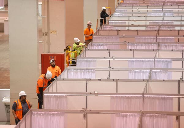 April 3, 2020, Chicago, IL, USA: Construction workers put the finishing touches on Hall C Unit 1 of the COVID-19 alternate site at McCormick Place in Chicago on Friday, April 3, 2020. Hall C will house 500 beds. Chicago USA - ZUMAm67_ 20200403_zaf_m67_035 Copyright: xChrisxSwedax