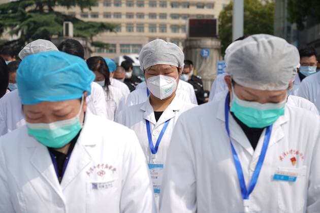 (200404) -- WUHAN, April 4, 2020 -- Medical workers pay a silent tribute to martyrs who died in the fight against the novel coronavirus disease (COVID-19) outbreak and compatriots died of the disease in Wuhan, central China s Hubei Province, April 4, 2020. ) CHINA-WUHAN-COVID-19 VICTIMS-NATIONAL MOURNING-SILENT TRIBUTE (CN) CaixYang 