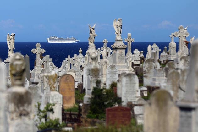 News Bilder des Tages AUSTRALIA CORONAVIRUS COVID-19, The Ruby Princess cruise ship sails off the coast of Sydney, Saturday, April 4, 2020. A total of 622 passengers on board the Ruby Princess have tested positive for COVID-19 including 342 residing in NSW. ( NO ARCHIVING, EDITORIAL USE ONLY, NO USE IN BOOKS WITHOUT CONSENT SYDNEY NSW AUSTRALIA  Copyright: xSTEVENxSAPHOREx 20200404001461746111