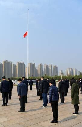 (200404) -- NANCHANG, April 4, 2020 -- People pay a silent tribute to martyrs who died in the fight against the novel coronavirus disease (COVID-19) outbreak and compatriots who died of the disease in Nanchang, east China s Jiangxi Province, April 4, 2020. ) CHINA-COVID-19 VICTIMS-NATIONAL MOURNING (CN) PengxZhaozhi 