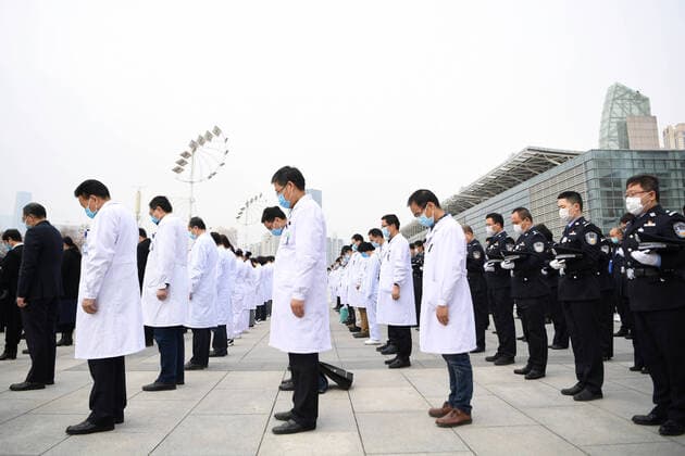 (200404) -- LANZHOU, April 4, 2020 -- People pay a silent tribute to martyrs who died in the fight against the novel coronavirus disease (COVID-19) outbreak and compatriots who died of the disease in Lanzhou, northwest China s Gansu Province, April 4, 2020. ) CHINA-COVID-19 VICTIMS-NATIONAL MOURNING (CN) ChenxBin 