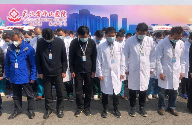 (200404) -- WUHAN, April 4, 2020 -- Medical workers of Leishenshan Hospital pay a silent tribute to martyrs who died in the fight against the novel coronavirus disease (COVID-19) outbreak and compatriots who died of the disease in Wuhan, central China s Hubei Province, April 4, 2020. (Photo by Xinhua) CHINA-COVID-19 VICTIMS-NATIONAL MOURNING (CN) GaoxXiang 