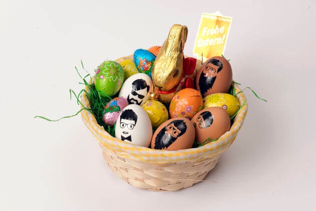 04 04 2020, Symbol picture Easter 2020, Curious hipster stickers on hens eggs in the Easter nest 04 04 2020, Easter 04 04 2020, Easter