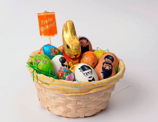 04 04 2020, Symbol picture Easter 2020, Curious hipster stickers on hens eggs in the Easter nest 04 04 2020, Easter 04 04 2020, Easter