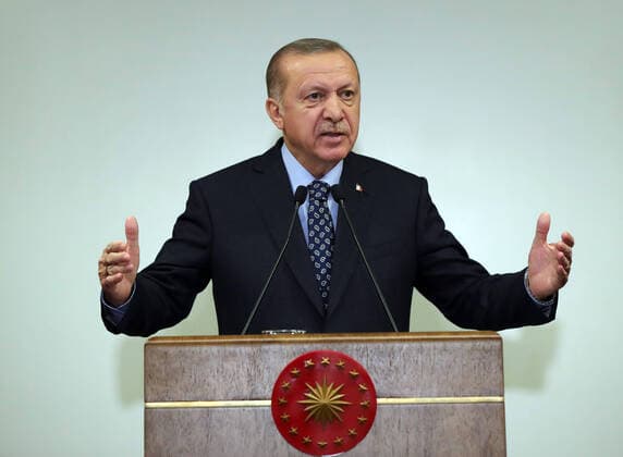 (200404) -- ISTANBUL, April 4, 2020 -- Turkish President Recep Tayyip Erdogan delivers a televised address to the nation in Istanbul, Turkey, April 3. Turkish President Recep Tayyip Erdogan on Friday declared a partial curfew for the citizens under the age of 20 to curb the fast spread of COVID-19. At a televised address to the nation, Erdogan announced a series of new measures to contain the coronavirus outbreak as the death toll from the virus climbed to 425, and the confirmed cases totaled 20,921 on Friday. (Photo by Mustafa Kaya Xinhua) TURKEY-ISTANBUL-COVID-19-PARTIAL CURFEW MuxSitafa¡¤kaya 