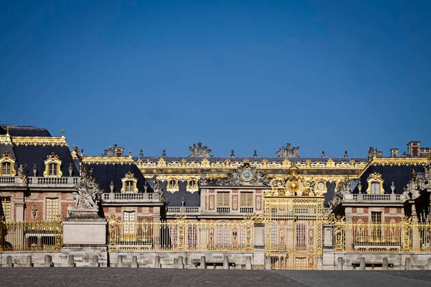 Place nette autour du Chateau de Versailles NEWS : COVID19 - Paris - 04 04 2020 JBAutissier Panoramic 